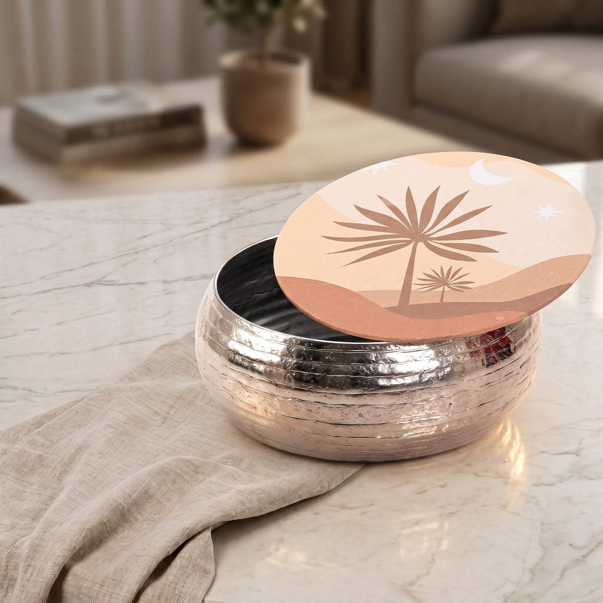وعاء معدن مع غطاء