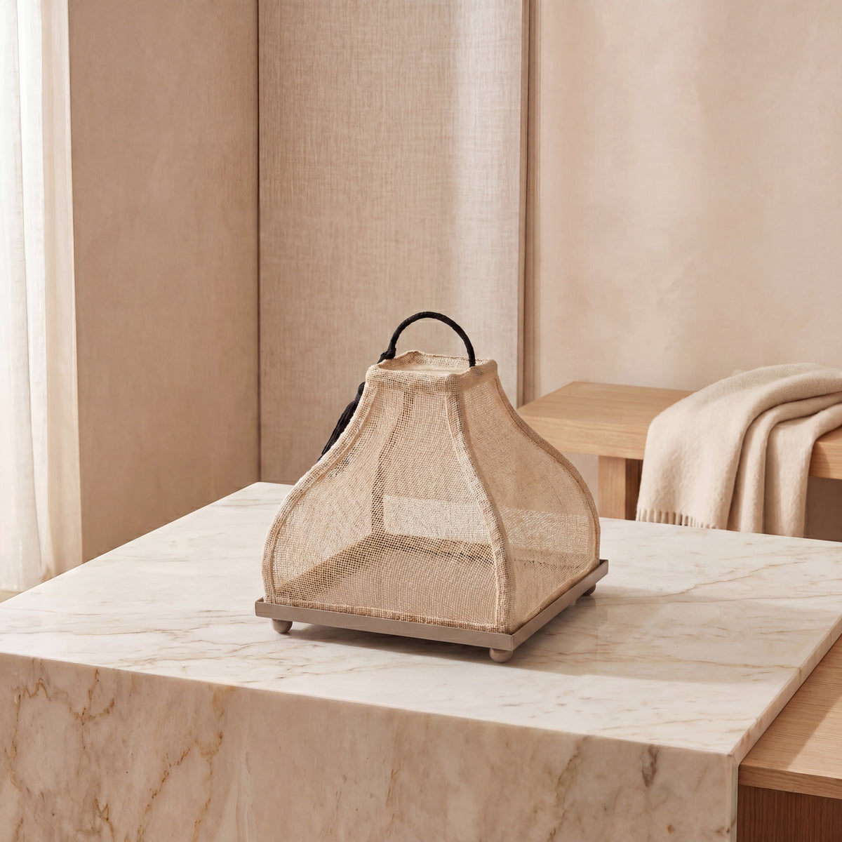 Linen cover with metal base