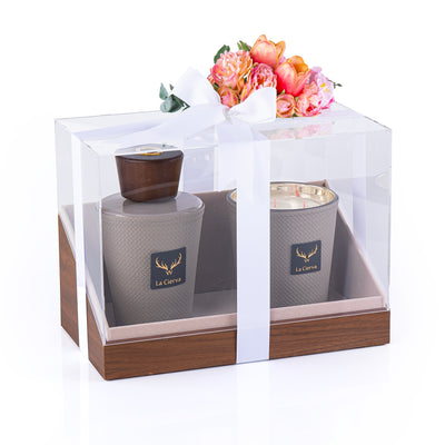 طقم هدية مكون من شمعة و ديفيوزر Neroli Portofino - رمادي فاتح من لاسيرفا مع بوكس اكريليك مزين بورد صناعي
